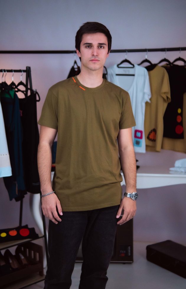 Tshirt Verde Bordada - Image 4