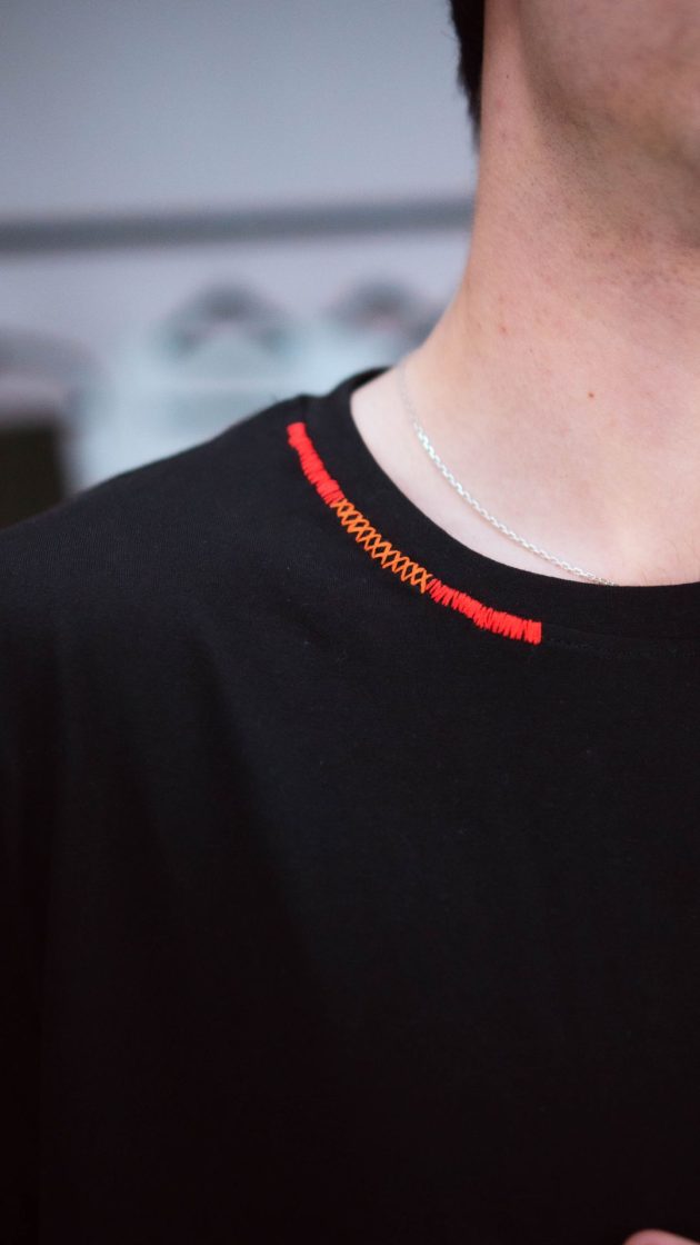 Tshirt Preta Bordada